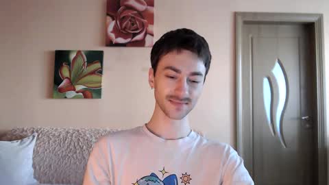 Snapshot of white_sport chatting on 12.19.25 Tom online show from 12.19.25