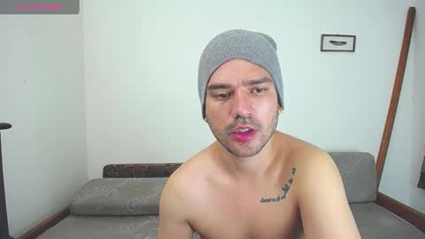 Snapshot of whitedylan9 chatting on 01.04.25 Dylan white online show from 01.04.25