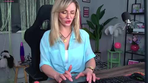 whitneypunnch online show from 05.13.26