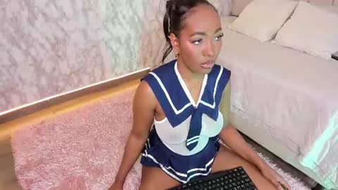 Snapshot of whitneyyfox chatting on 06.25.26 whitneyyfox online show from 06.25.26