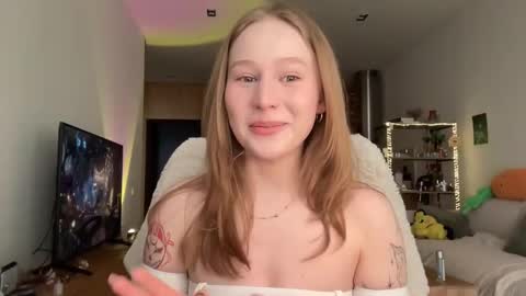 Snapshot of whoisalisa chatting on 03.08.26 Alisa online show from 03.08.26