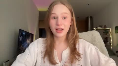 Snapshot of whoisalisa chatting on 03.12.26 Alisa online show from 03.12.26