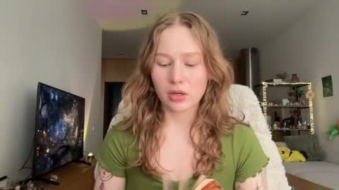 Snapshot of whoisalisa chatting on 04.03.26 Alisa online show from 04.03.26