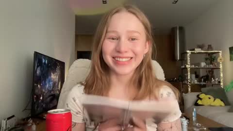 Snapshot of whoisalisa chatting on 04.06.26 Alisa online show from 04.06.26