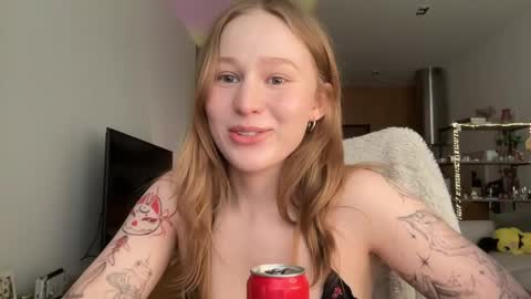 Snapshot of whoisalisa chatting on 04.14.26 Alisa online show from 04.14.26