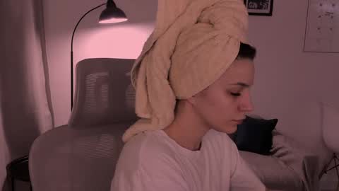 Snapshot of whoislulu chatting on 04.04.26 whoislulu online show from 04.04.26