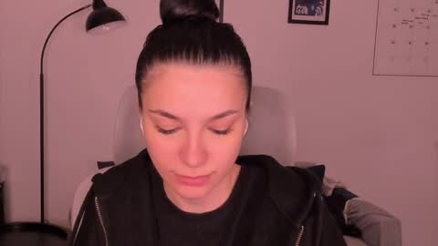 Snapshot of whoislulu chatting on 04.14.26 whoislulu online show from 04.14.26