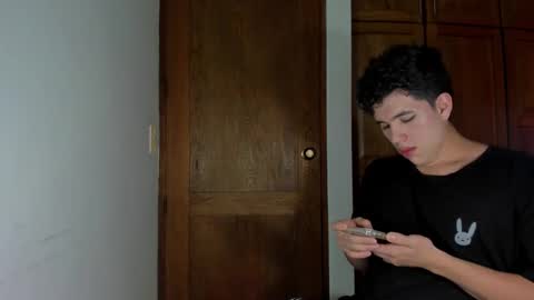 whos_he online show from 01.10.26