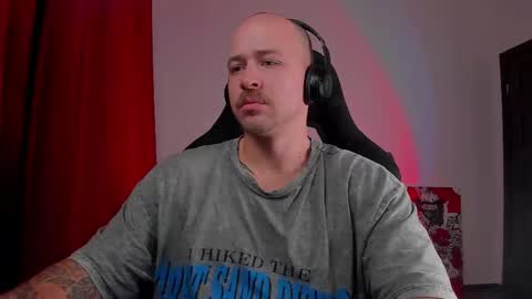 Snapshot of why_you_so_serious chatting on 11.04.25 VI online show from 11.04.25