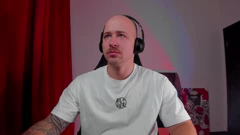 Snapshot of why_you_so_serious chatting on 11.11.25 VI online show from 11.11.25