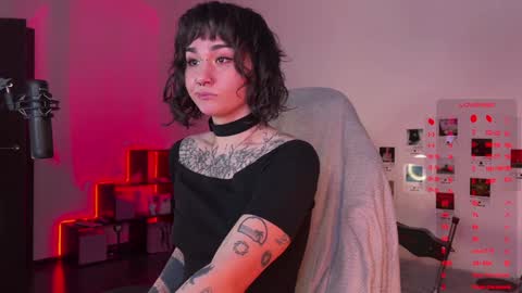 Snapshot of whysosweet chatting on 12.01.24 iggy iggz online show from 12.01.24