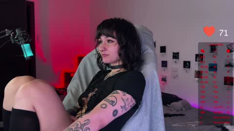 Snapshot of whysosweet chatting on 01.08.25 iggy iggz online show from 01.08.25