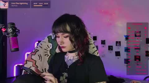 Snapshot of whysosweet chatting on 10.09.25 iggy iggz online show from 10.09.25