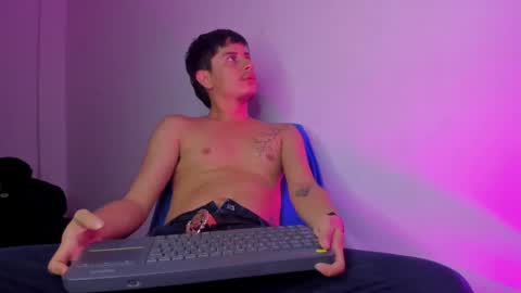 Snapshot of wickedboy_twink chatting on 05.20.26 JAISON online show from 05.20.26