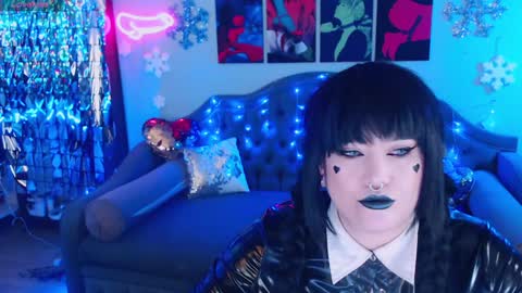 Laura  online show from 01.07.25