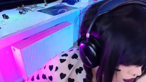 Laura  online show from 03.05.25