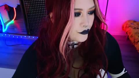 Snapshot of wickedxqueen chatting on 06.18.26 Laura online show from 06.18.26