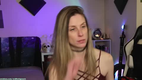 Snapshot of widthofapeach chatting on 10.07.25 Gretchen Jimmy online show from 10.07.25