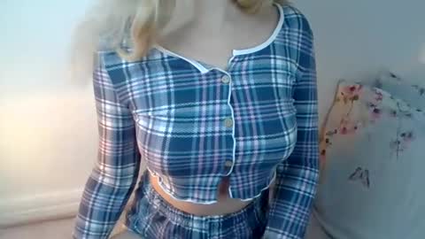 Snapshot of wild_seduction chatting on 02.26.25 Ella online show from 02.26.25