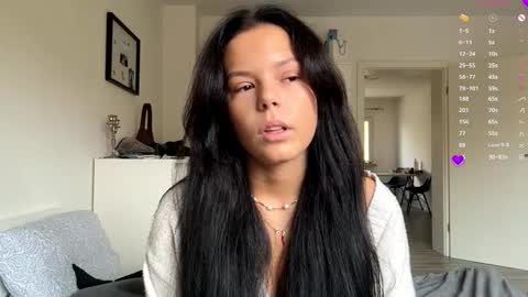 Mia online show from 11.07.25