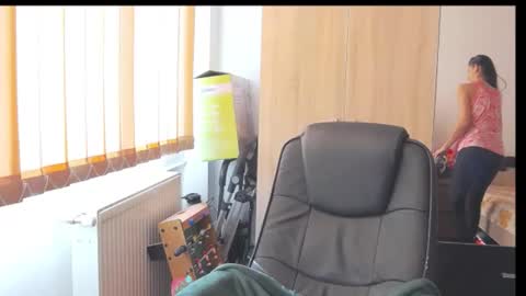 Snapshot of wildbea23 chatting on 10.22.25 Bea online show from 10.22.25