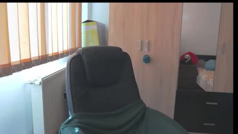 Snapshot of wildbea23 chatting on 10.29.25 Bea online show from 10.29.25