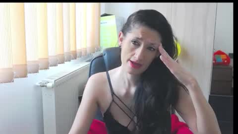 Snapshot of wildbea23 chatting on 11.26.25 Bea online show from 11.26.25