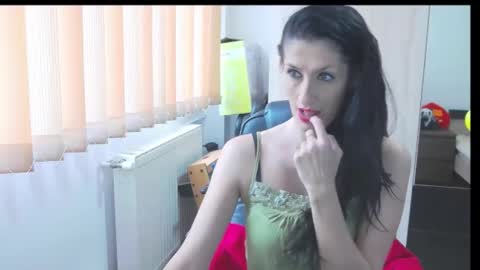 Snapshot of wildbea23 chatting on 11.30.25 Bea online show from 11.30.25