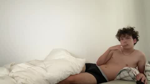 Snapshot of wilddesire18 chatting on 09.13.25 wilddesire18 online show from 09.13.25