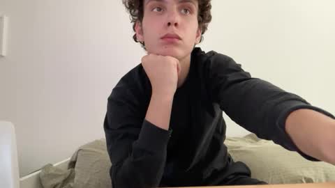 Snapshot of wilddesire18 chatting on 09.29.25 wilddesire18 online show from 09.29.25