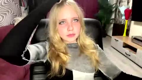 Snapshot of wilhelminafraker chatting on 06.19.26 Anny online show from 06.19.26