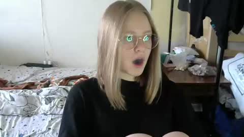 Snapshot of willenasow chatting on 07.21.26 Olivia online show from 07.21.26
