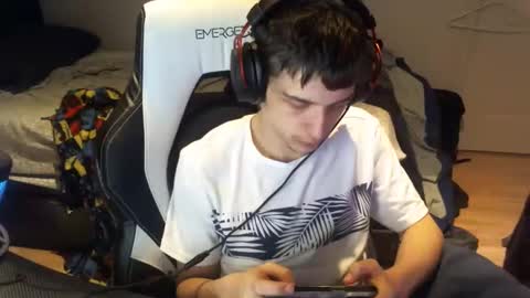 Snapshot of willfro_ chatting on 10.16.25 willfro_ online show from 10.16.25