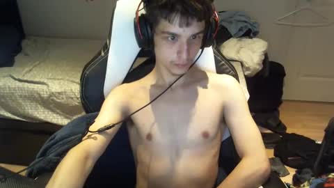 Snapshot of willfro_ chatting on 10.19.25 willfro_ online show from 10.19.25