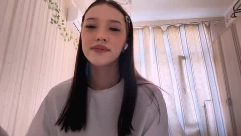 Snapshot of williedaugereau chatting on 04.06.26 Mia online show from 04.06.26