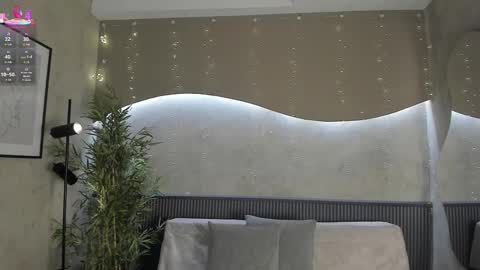 Ms Willow online show from 11.08.25