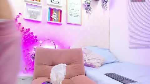 willow pearl online show from 11.28.25