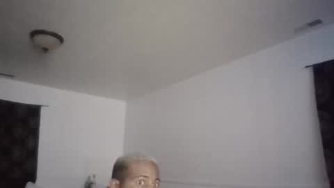 Snapshot of wilmer1915 chatting on 09.15.25 elmejorhombre online show from 09.15.25