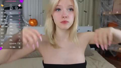 Snapshot of wilonebute chatting on 11.05.25 Mary online show from 11.05.25