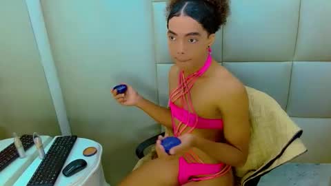 WinnyBarness online show from 10.25.25