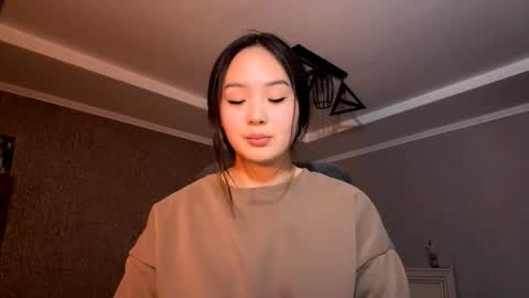 Snapshot of winterluchini chatting on 10.22.25 Amina online show from 10.22.25