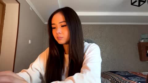 Snapshot of winterluchini chatting on 10.26.25 Amina online show from 10.26.25