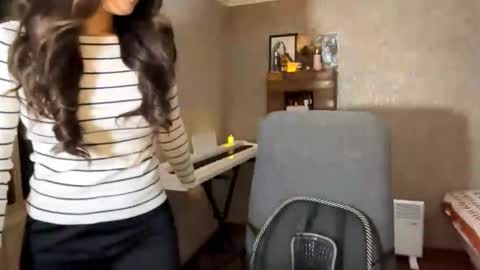 Snapshot of winterluchini chatting on 10.29.25 Amina online show from 10.29.25