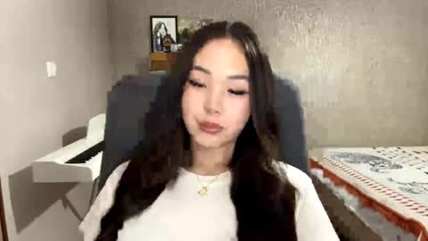 Snapshot of winterluchini chatting on 10.31.25 Amina online show from 10.31.25