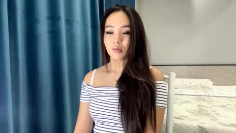 Snapshot of winterluchini chatting on 11.13.25 Amina online show from 11.13.25