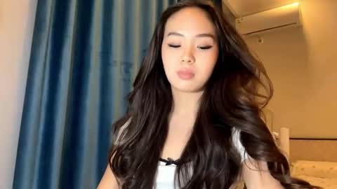 Snapshot of winterluchini chatting on 11.28.25 Amina online show from 11.28.25