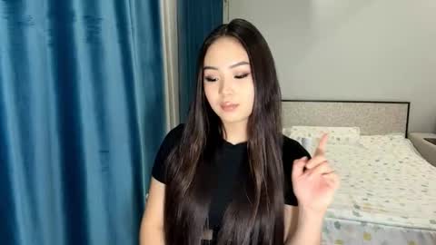 Snapshot of winterluchini chatting on 12.18.25 Amina online show from 12.18.25