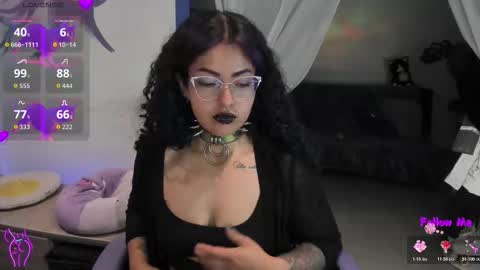 Snapshot of witchofhearts chatting on 01.07.26 Luna Violeta A r t i s t online show from 01.07.26