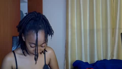 Snapshot of wizzia_khalifa chatting on 02.10.25 girlie o online show from 02.10.25