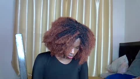 Snapshot of wizzia_khalifa chatting on 02.10.25 girlie o online show from 02.10.25